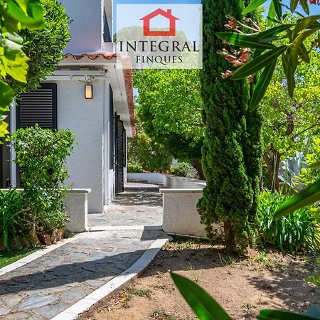 Celeste Villa Vall-Llobrega